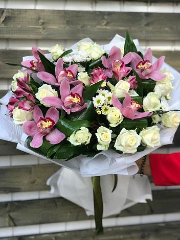 Букет цветов из: Розы и Хризантемы в Балее