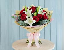 Букет цветов из:  Лилии и Розы в Балее