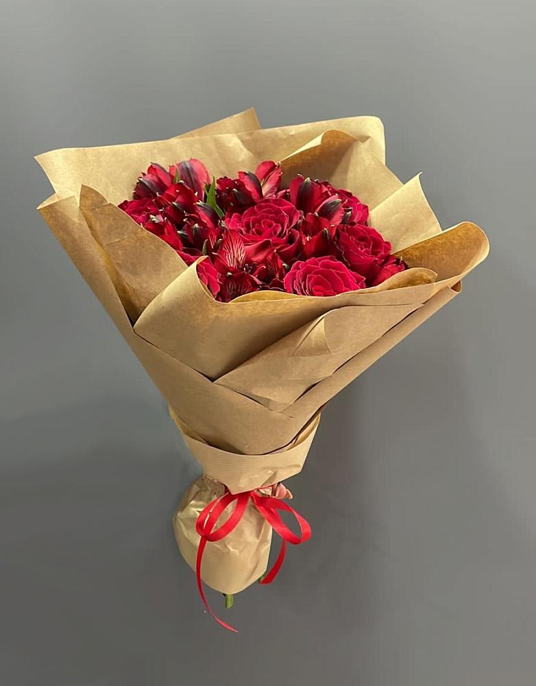 Букет цветов из: Альстромерии и Розы в Балее