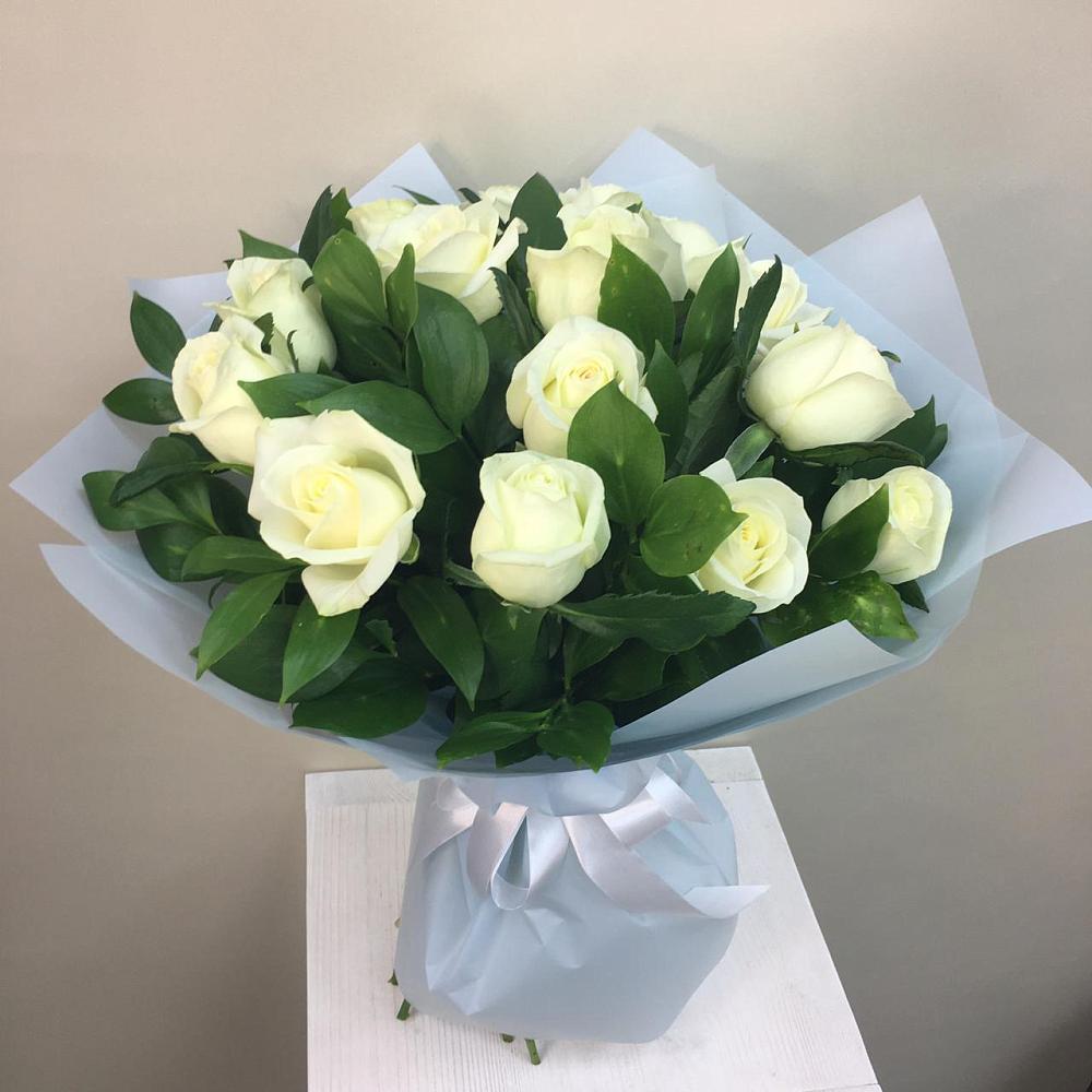 Букет 15 Белых роз Проуд в Балее