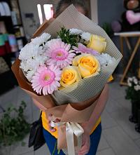 Букет цветов из:  Герберы, Розы и Хризантемы в Балее