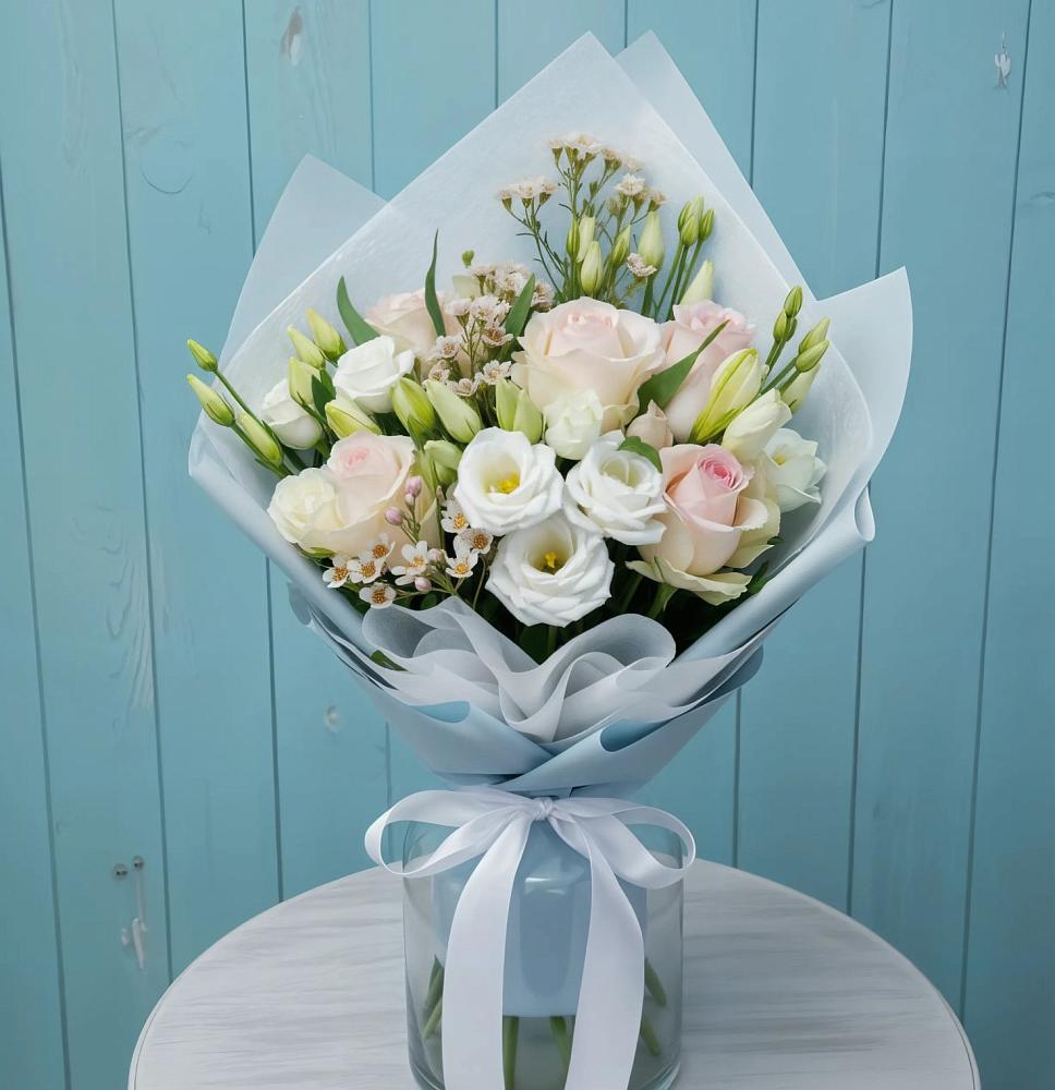 Букет цветов из: Розы и Лизиантусы в Балее