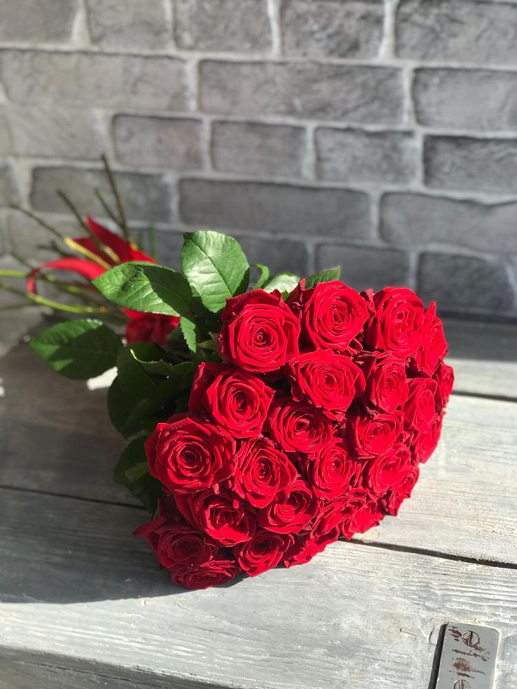 Букет Красные розы Фридом в Балее