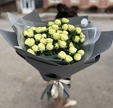 Букет Белые кустовые розы Солинеро в Балее
