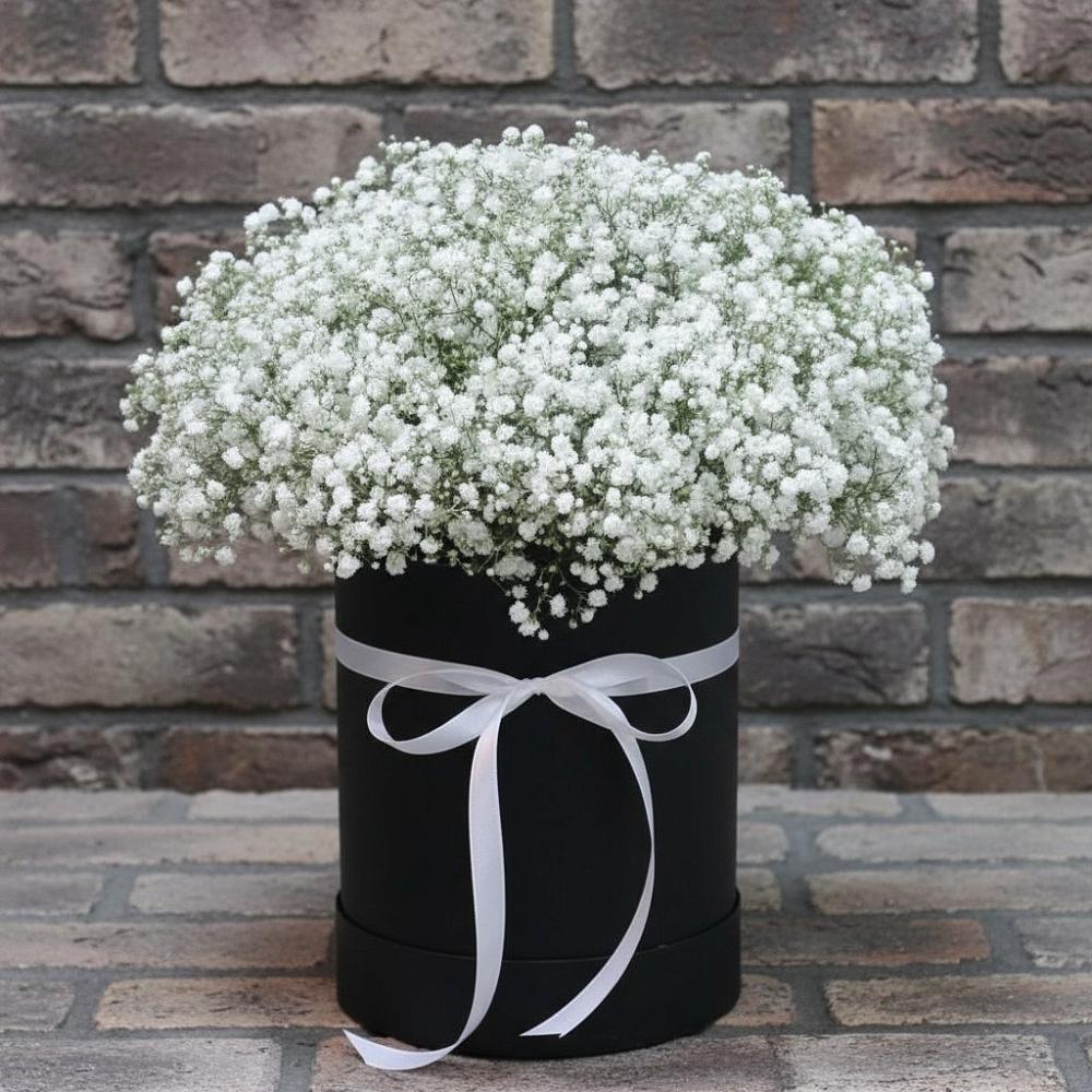 Цветочная композиция из Гипсофила в шляпной коробке в Балее