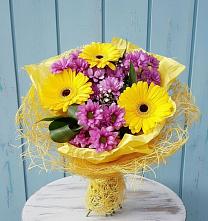 Букет цветов из:  Хризантемы и Герберы в Балее