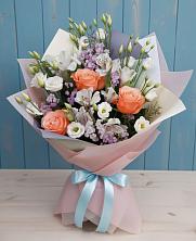 Букет цветов из:  Лизиантусы, Розы, Альстромерии и Гипсофила в Балее