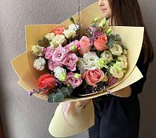 Букет цветов из:  Розы, Лизиантусы и Гвоздики #REPLACE_PRED# Балее