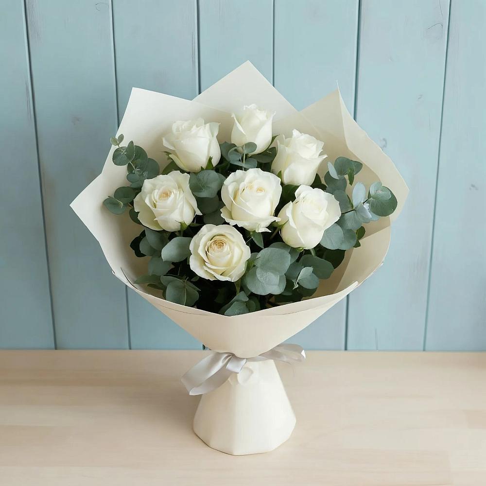Букет Белые розы в Эвкалипте в Балее
