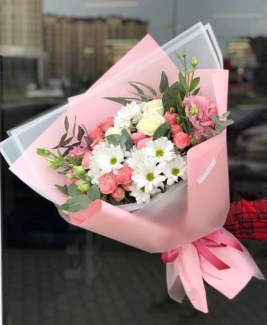 Букет цветов из: Розы, Лизиантусы и Хризантемы в Балее