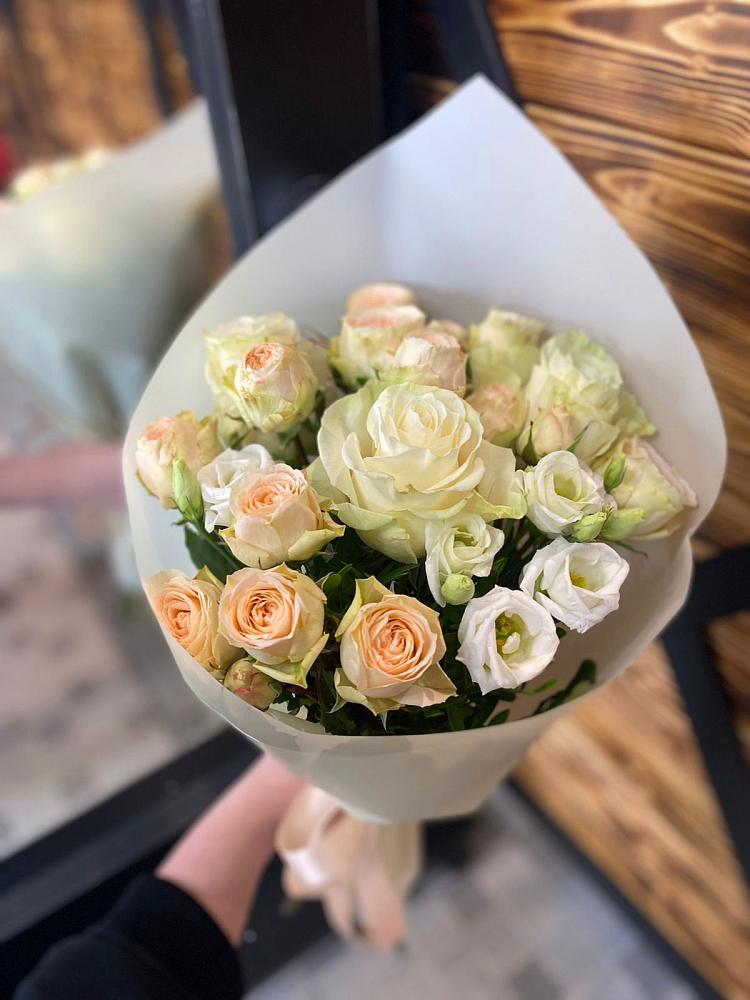 Букет цветов из: Розы и Лизиантусы в Балее