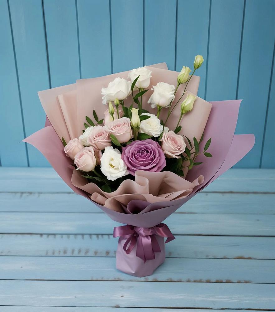 Букет цветов из: Розы и Лизиантусы в Балее